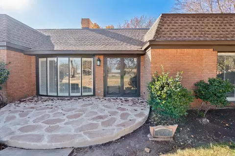 207 Yucca Ter, Plainview, TX 79072 photo 3