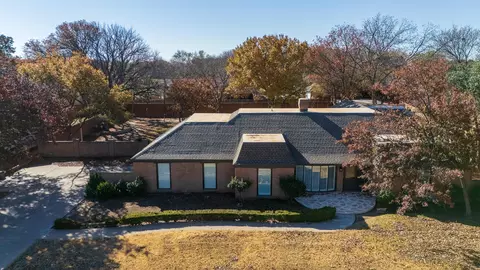 207 Yucca Ter, Plainview, TX 79072 photo 2