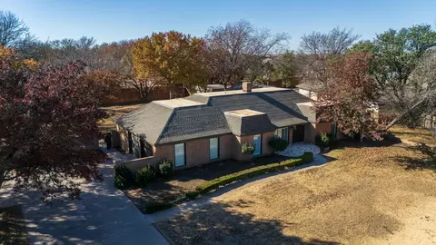 207 Yucca Ter, Plainview, TX 79072 photo 1