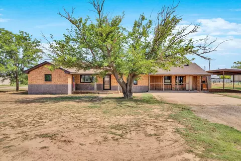 104 6th St, Whitharral, TX 79380