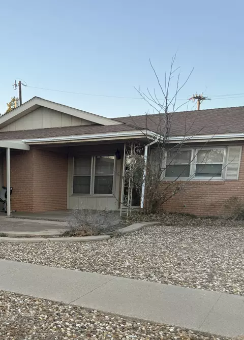 1600 W Lynn St, Slaton, TX 79364