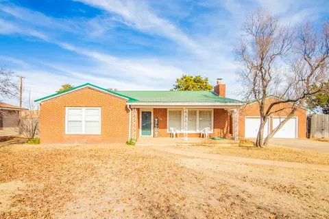716 W Mississippi St, Floydada, TX 79235