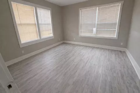 2410 Fisher St, Plainview, TX 79072 photo 4
