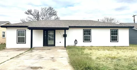 914 W 25th St, Plainview, TX 79072