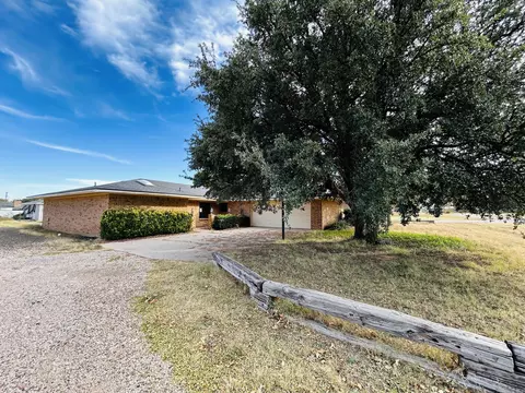 2925 Dove Ln, Denver City, TX 79323