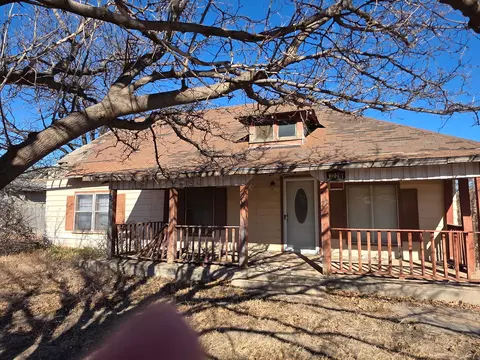 322 W Tennessee St, Floydada, TX 79235
