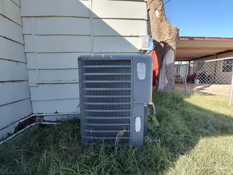 305 Oak St, Idalou, TX 79329
