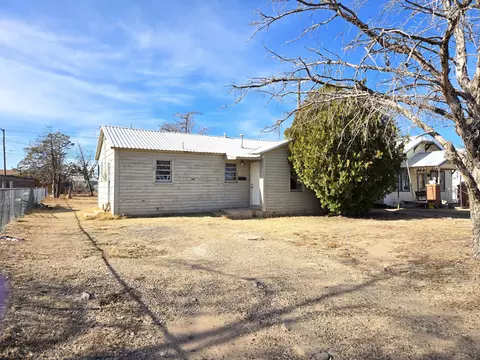 303 N Gaines Ave, Tulia, TX 79088