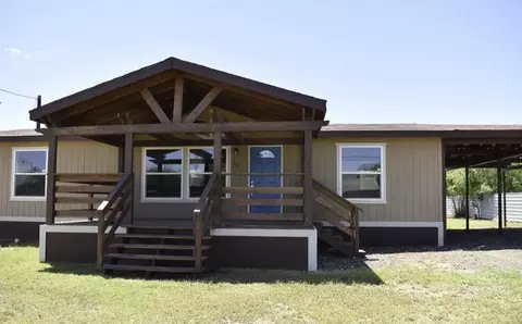 107 Grant St, Smyer, TX 79367