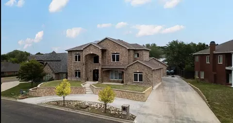 8 W Lakeshore Dr, Ransom Canyon, TX 79366
