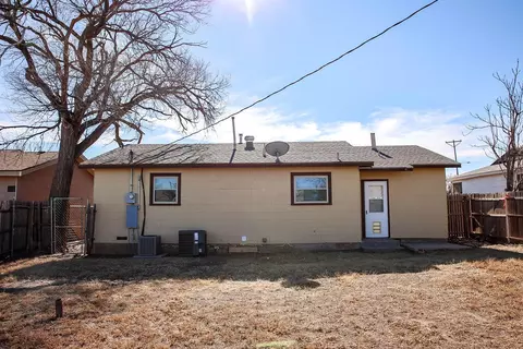 Exterior - 532 54th St, Lubbock, TX 79404 photo 4 of 5