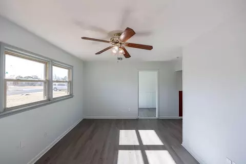 Living - 532 54th St, Lubbock, TX 79404 photo 1 of 2