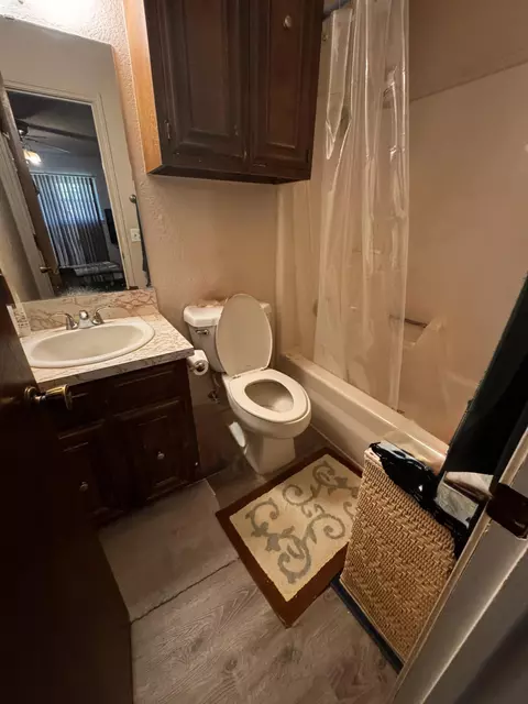 Bath - 3902 Sides St, Plainview, TX 79072 photo 1 of 2
