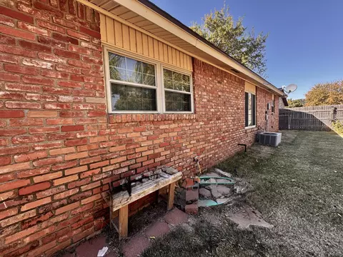 Exterior - 3902 Sides St, Plainview, TX 79072 photo 6 of 10