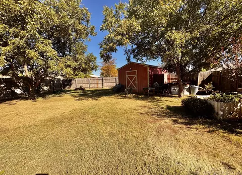Exterior - 3902 Sides St, Plainview, TX 79072 photo 7 of 10