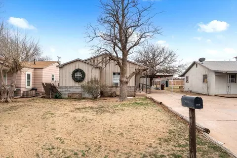 1316 W 6th St, Littlefield, TX 79339