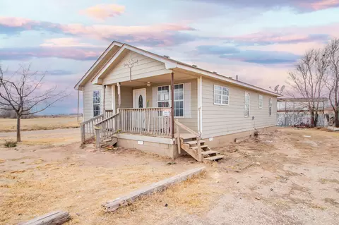 1355 S 3rd St, Slaton, TX 79364