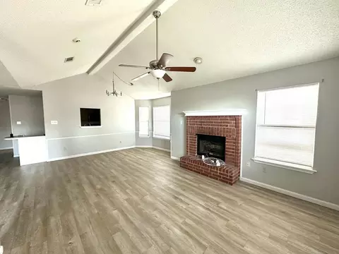 Living - 3907 Owen St, Plainview, TX 79072 photo 2 of 3