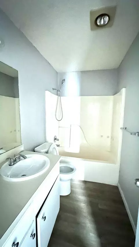 Bath - 3907 Owen St, Plainview, TX 79072 photo 1 of 2