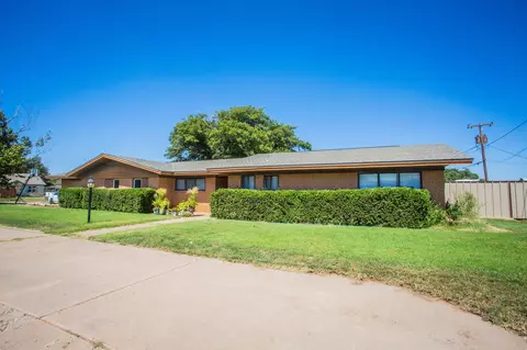 812 1st St, Abernathy, TX 79311