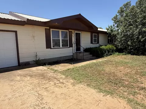106 E Cragin St, Levelland, TX 79336