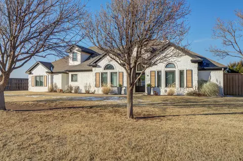 8118 County Rd 7610, Wolfforth, TX 79382