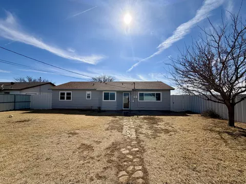 Exterior - 1420 W 26th St, Plainview, TX 79072 photo 5 of 6