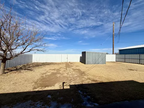 Exterior - 1420 W 26th St, Plainview, TX 79072 photo 3 of 6