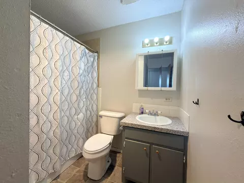Bath - 1420 W 26th St, Plainview, TX 79072 photo 2 of 2