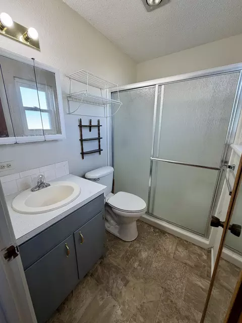 Bath - 1420 W 26th St, Plainview, TX 79072 photo 1 of 2