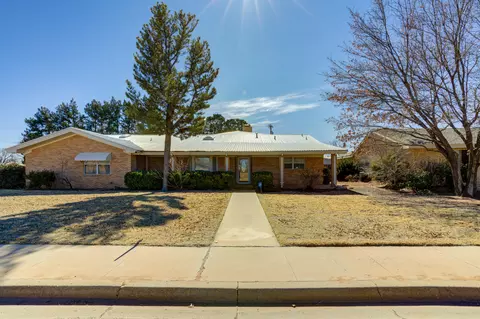 601 18th St, Seagraves, TX 79359