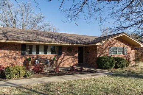 1406 Amarillo St, Plainview, TX 79072 photo 4