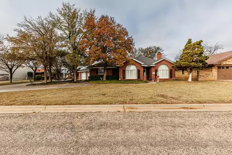 206 Collins Ave, Sundown, TX 79372