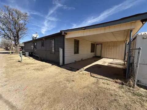 Exterior - 1705 W 16th St, Plainview, TX 79072 photo 2 of 3