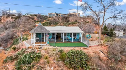 150 Pony Express Trl, Lubbock, TX 79404