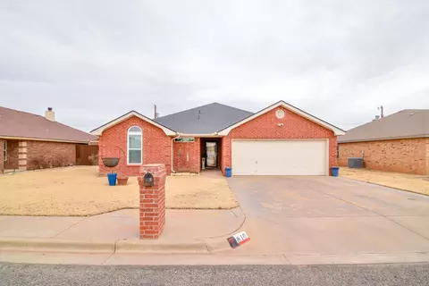 810 11th St, Wolfforth, TX 79382