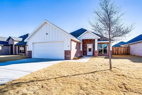 811 N 4th St, Wolfforth, TX 79382