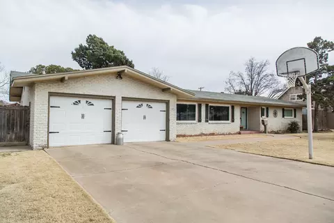 1106 Amarillo St, Plainview, TX 79072 photo 2