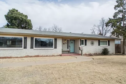 1106 Amarillo St, Plainview, TX 79072 photo 3