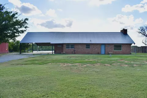 364 Wharton Dr, Seymour, TX 76380