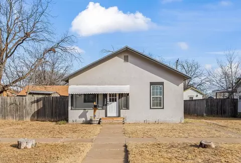620 S 11th St, Slaton, TX 79364