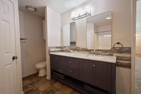 Bath - 6533 86th St, Lubbock, TX 79424 photo 2 of 3