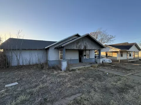 615 S 13th St, Slaton, TX 79364
