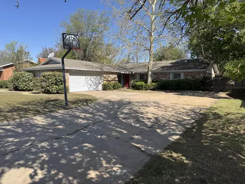 3030 68th St, Lubbock, TX 79413