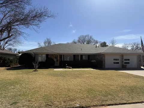 1718 E Broadway St, Brownfield, TX 79316