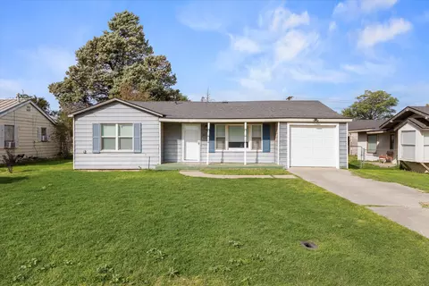 603 Locust St, Idalou, TX 79329
