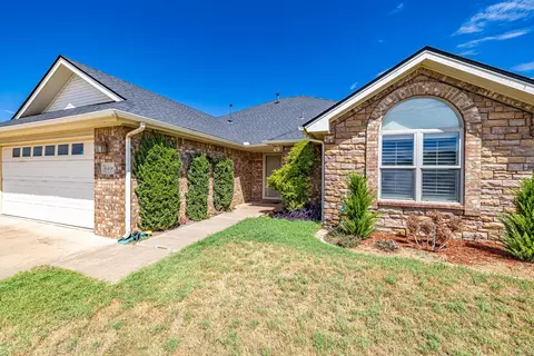 6406 93rd St, Lubbock, TX 79424