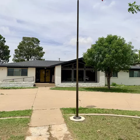 507 Clubview Dr, Levelland, TX 79336