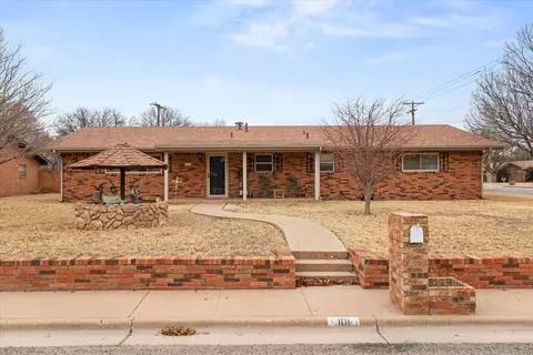 101 Willowwood Ln, Levelland, TX 79336