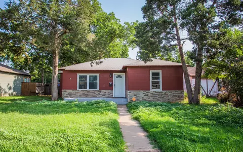 2706 30th St, Lubbock, TX 79410